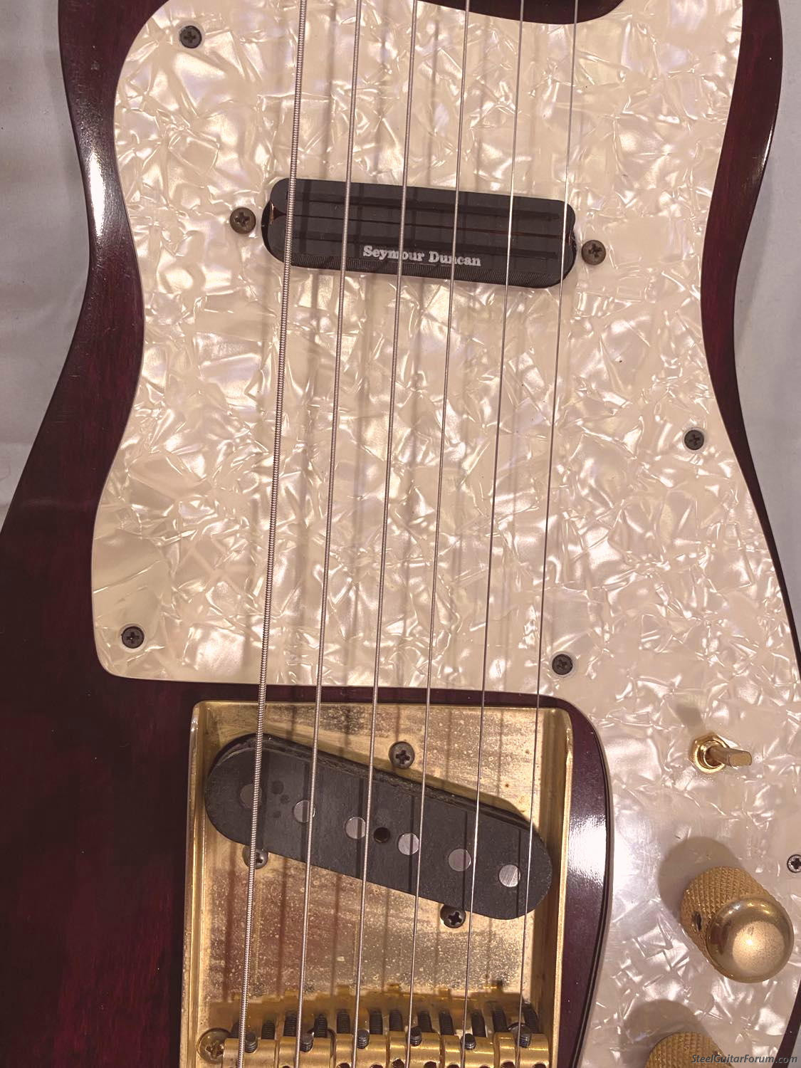 Close-up of the pickups on a Melobar Teleratt