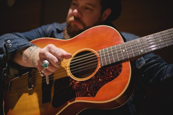Nathaniel Rateliff, Gibson B-25 12 string 5