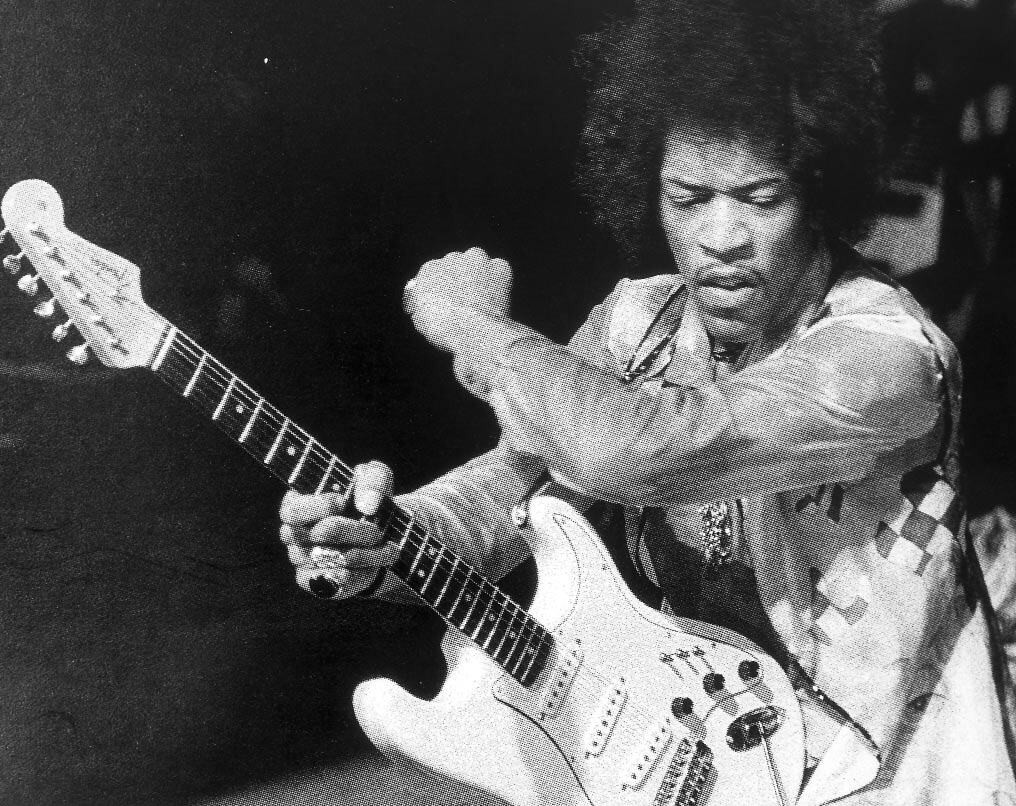 Jimi Hendrix in 1967, playing the uniquely modified Stratocaster with independent pickup switches. Photo source: GitarreBass.de
