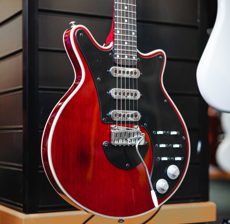 Brian May with his Red Special guitar