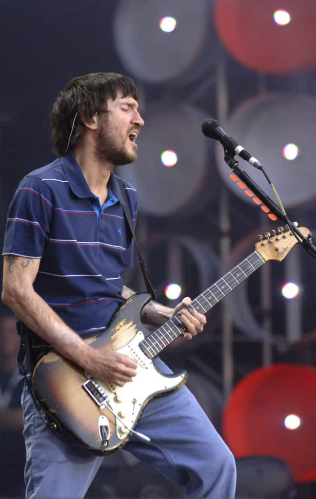 John Frusciante playing his 1962 Fender Stratocaster. Photo by Rogelio A. Galaviz C./Flickr