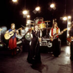 Heart performing in 1977, showcasing Nancy Wilson's guitar prowess and Ann Wilson's powerful vocals, defining their heart-driven rock sound.