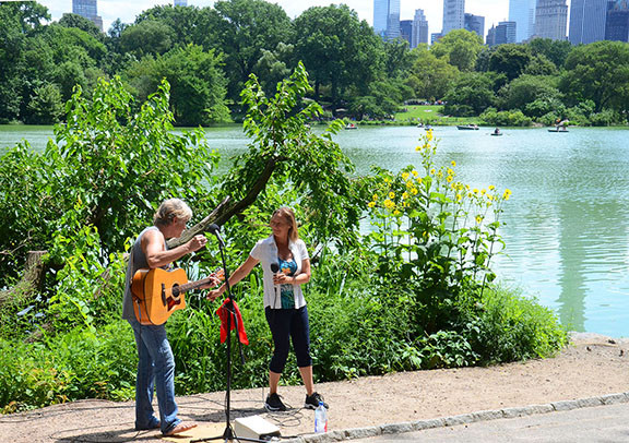 That Guitar Man performing with Denise, showcasing collaborative musical moments