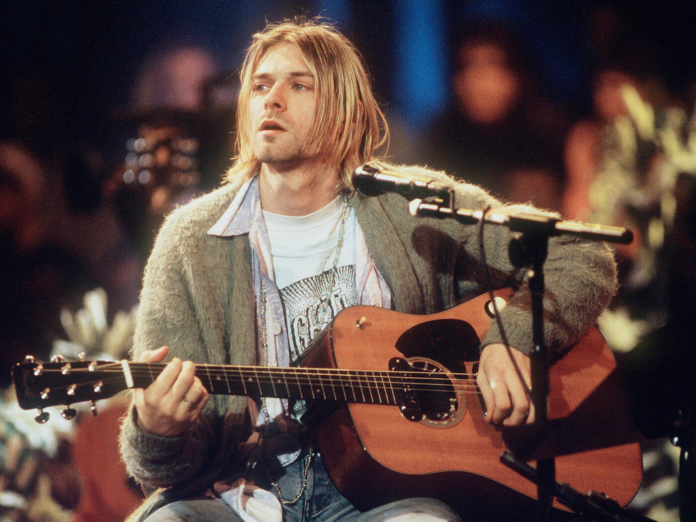Kurt Cobain performing with his Martin D-18E acoustic guitar