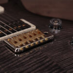 Electric guitar with a floating bridge