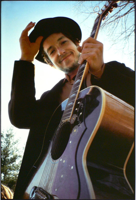 Bob Dylan with a Gibson J-200 guitar, possibly the same one owned by George Harrison