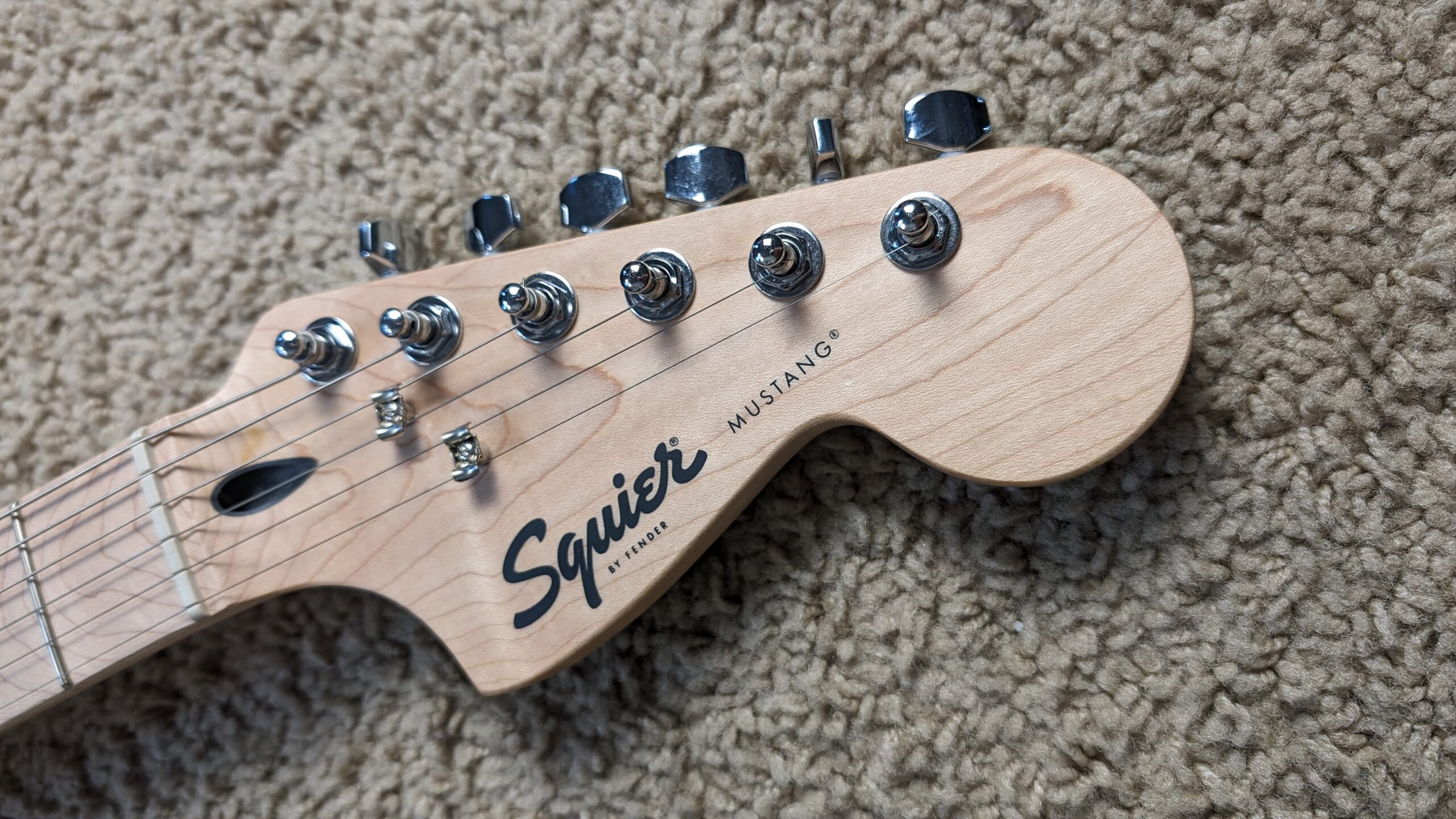 Squier Sonic Mustang Headstock Detail