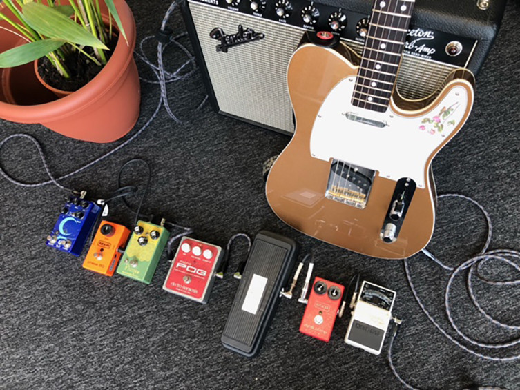 Guitar pedal straight line