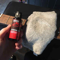 Cleaning a guitar fretboard with lemon oil